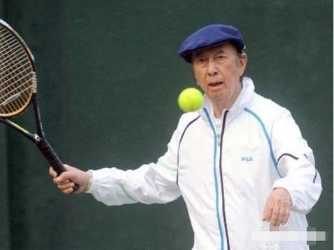 老爸是赌王！她分到了450亿家产，座驾更是非常豪华！