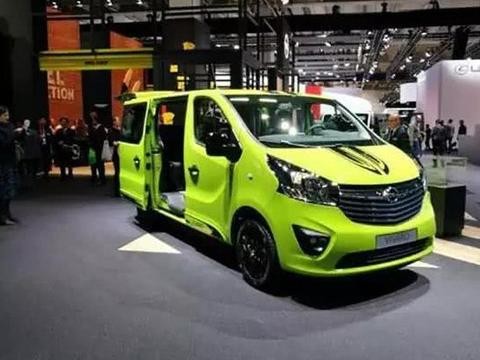 比丰田埃尔法还豪华的7座MPV，有桌椅还带床，可容纳5人办公