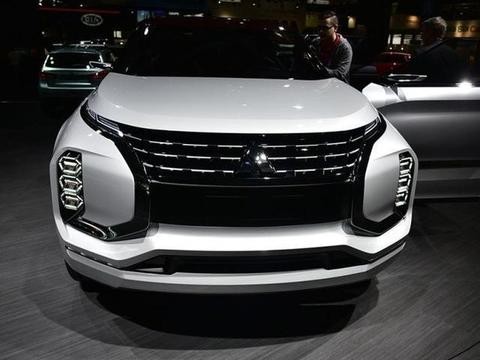 合资SUV再添黑马，比博越漂亮十倍，配四驱油耗4L，物有所值~