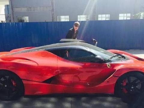 贾乃亮1888万买辆二手车，大腕纷纷求合照，李小璐心疼哭了！