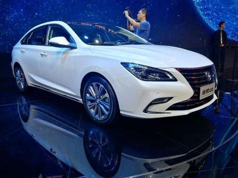 大灯会呼吸，屏幕会飞，外观会吸睛，长安睿骋CC要美过大众！