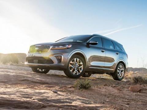 实力叫板汉兰达，车长近5米，矩阵式行车灯，纯进口才20万起售