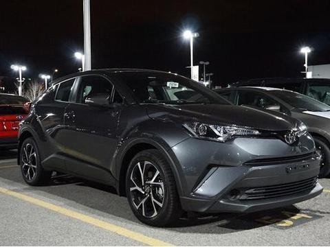 首辆丰田CHR抵达港口，配8色氛围灯才卖12w,看来国产车要倒闭？