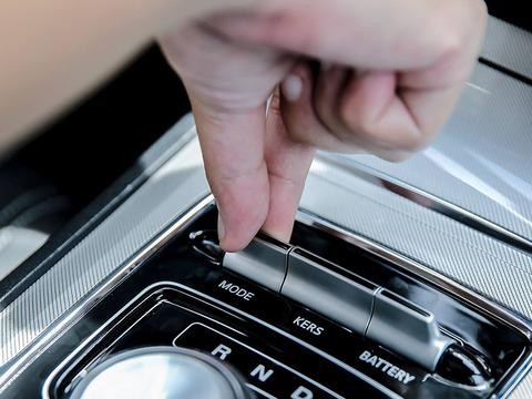 10万元落地，第一台车就应该选省油、保值率高的！