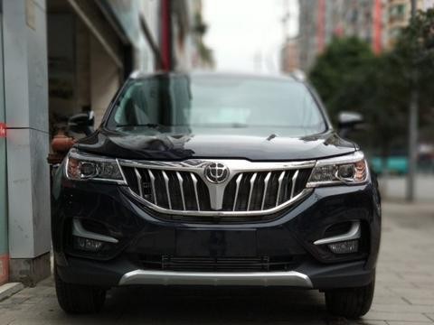 全新中华V6到店实拍,颜值媲美宝马X3,9万起堪称华晨中华翻身之作