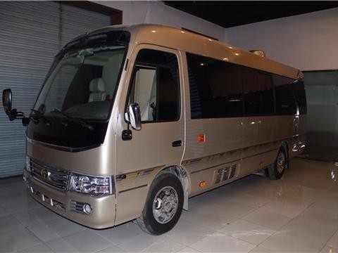 丰田考斯特17座改装 截然不同的考斯特