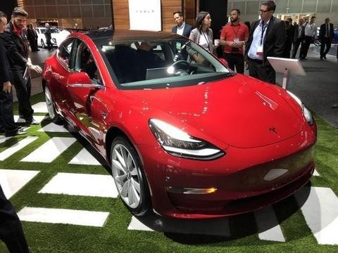 特斯拉Model3亮相洛杉矶车展