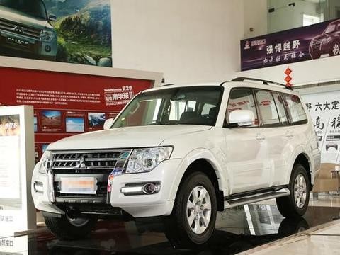 2018款三菱-帕杰罗，外观依旧硬派