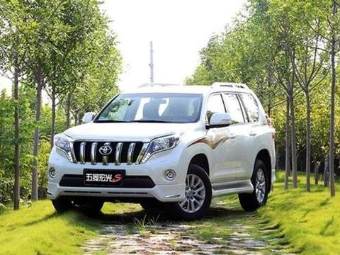 新款普拉多线条充满肌肉感，内饰做工精细且实用性强