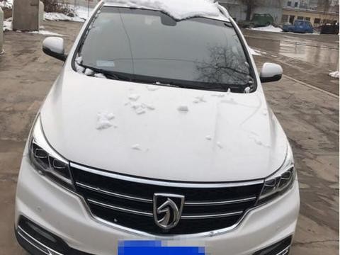 新提宝骏730第二天上牌就被喷字，车主：为何没有见过埃尔法喷字