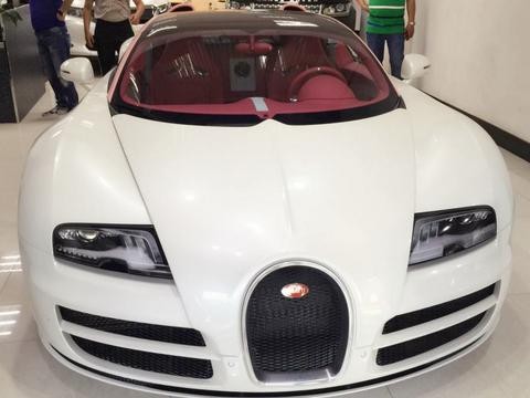 国内首位布加迪女车主 提车等了19个月