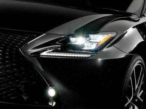 V8 自吸发动机 雷克萨斯 RC F Prime Black