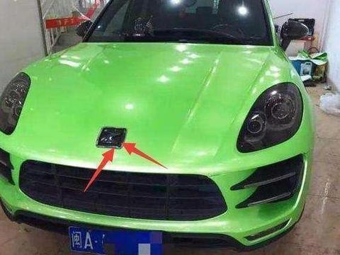 小伙开“众泰”参加婚礼被嘲笑,新娘一摸车窗后,大家都来说他好话