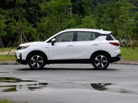 悬浮式车顶+电子驻车，卖8万成街车