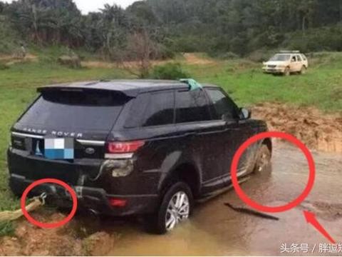 路虎陷入泥坑出不来，找来牧马人，车没拉出来路虎却又出了意外！