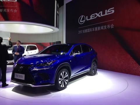原装进口，30万左右除BBA外最中庸的选择——雷克萨斯NX
