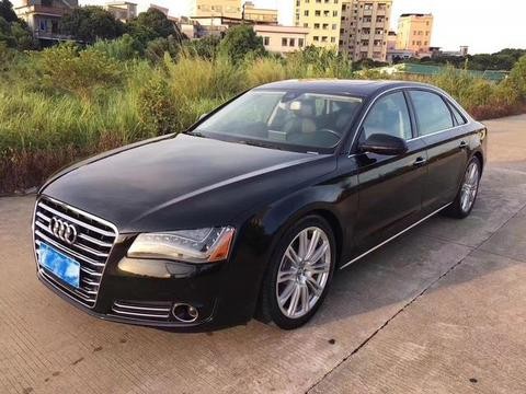 31万买下13年奥迪A8，跑去大学门口约学生，被环卫大妈盯上！