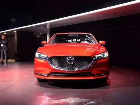 2018款马自达真车实拍, 比丰田凯美瑞帅10倍, 打开车门奥迪都懵了