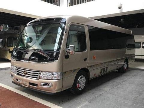 丰田考斯特12座豪华版 内饰时尚外观简洁大方多少钱