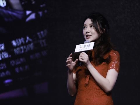 曾经的百亿富翁，婚后甜蜜，现在百亿财产遭到冻结，豪车开不了！