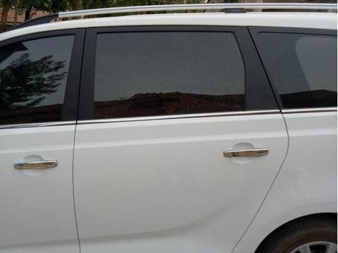 宝骏730无缘无故天窗自动爆裂，车主一脸茫然