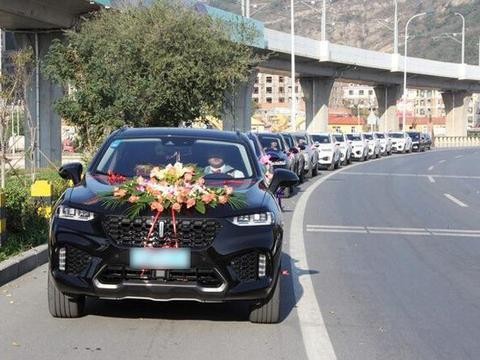 霸气！全国首个VV7婚车队，新郎：当初没租宝马X5是对的！