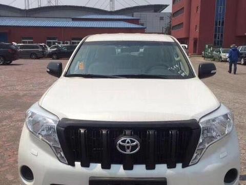 2017款丰田霸道2700 中东丐版实拍，实惠简装，随意改装