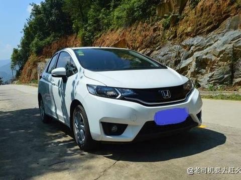 新车9万，3万处理，小型车也有大空间，自动挡好开，好停车！