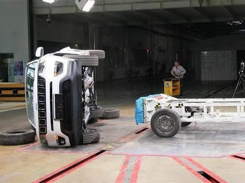 JEEP指南者国内碰撞