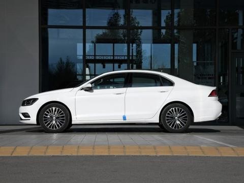 “奢适宽体轿跑”外形大气不输迈腾，7秒破百，仅12万值得入手！