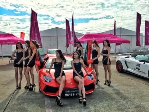 派出2台水平对置2.0T车型跑04，猜猜吴佩频道在F4W的成绩如何