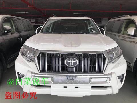 18款霸道2700中东版到港，价格在40万。买的人还这么多