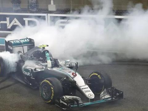 F1安全技术能不能用民用车上？奔驰Smart这么小碰撞安全吗？