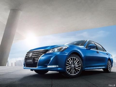 君越遇见皇冠谁会低头