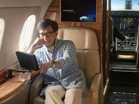 功夫巨星最爱的跑车，没有之一！电影出镜率特别高，十分帅气！