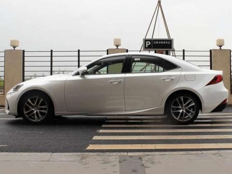 另类的激进——颜值超越奔驰C级，标配8AT给年轻一个归宿