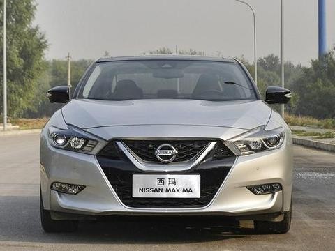 双天窗豪华内饰，比大众便宜多了，这辆日产却还是完败给CC