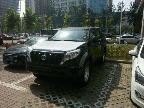 买了辆丐版丰田霸道，随便停在小区楼下，第二天车都不认识了