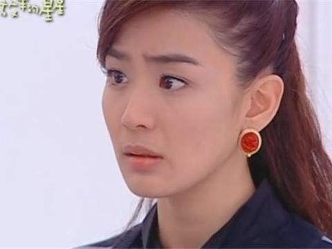 她是一名模特，身高173，容貌不输范冰冰，今39岁开上豪车成这般