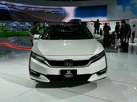 大众十年也撵不上！本田黑科技轿跑亮相，没电没油照样跑