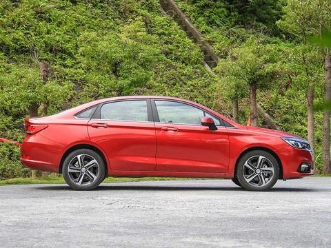 北汽就靠这新车发财，奔驰内饰油耗3毛，上市20天卖出5000台