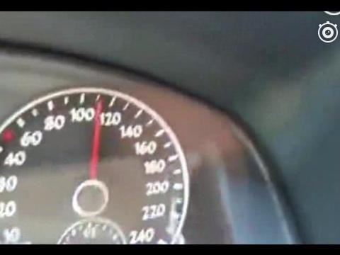 今天高速上飙车竟然输给一辆拖拉机！