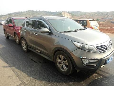 哈弗H6公路怒怼起亚智跑，车主：国产车和韩系车的差距也太大了