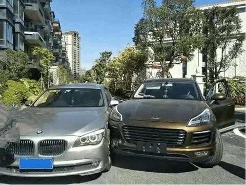 众泰SR9侧面撞击宝马7系，挪车后宝马车主一脸茫然