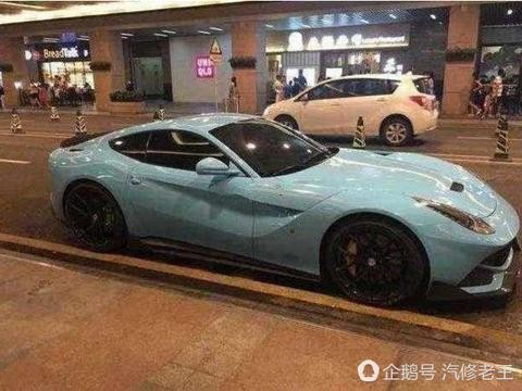 马路上停一辆违停的法拉利，同志上前一看，扭头就想走！