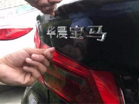 车主开着自己心爱的新宝马车出门，不料却遇到这么尴尬的事