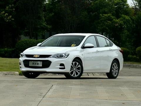 8万还买桑塔纳干啥？这款轿跑要啥有啥，关键专属中国