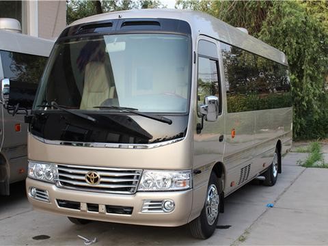 丰田考斯特以高端路线占据商务车霸主考斯特12座