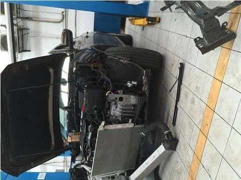 曾被捧成神话的吉利博越!提车4天发动机就出问题,4S店都无力回天