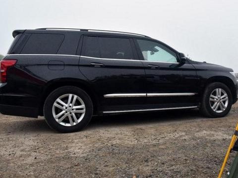 这辆上牌的国产车千万要躲远点，就算劳斯莱斯都不敢惹！